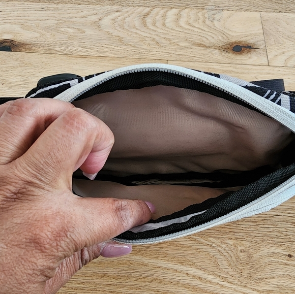 Kavu Spectator Waist Belt Bag Fanny Pack Pouch Canvas Lobby Tile White Black - Picture 3 of 6